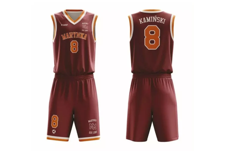 Strój koszykarski uczniów LO im. św. Marii Magdaleny w Poznaniu w kolorze bordowym