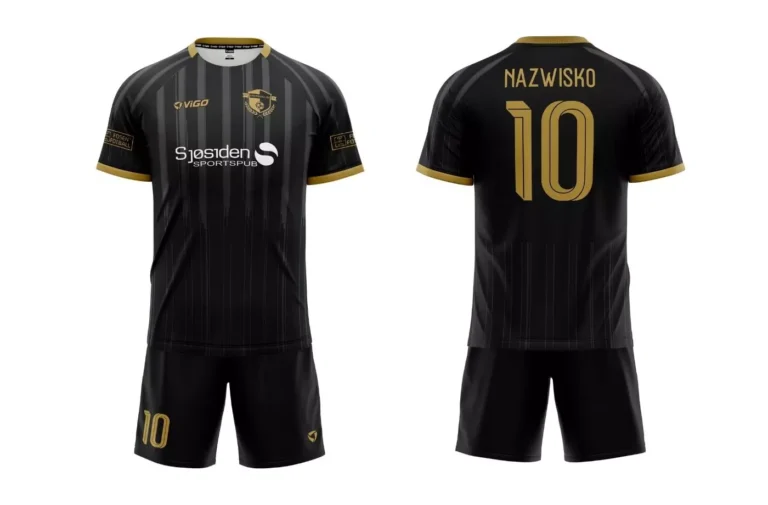 Strój piłkarski w kolorze czarnym ze złotymi wstawkami