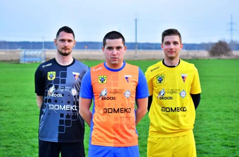 Stroje sportowe z nadrukami dla drużyny piłkarskiej Orkan Konarzewo