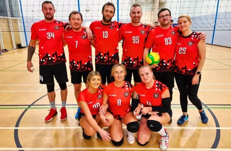 Czerwono-czarne stroje do siatkówki Mirage