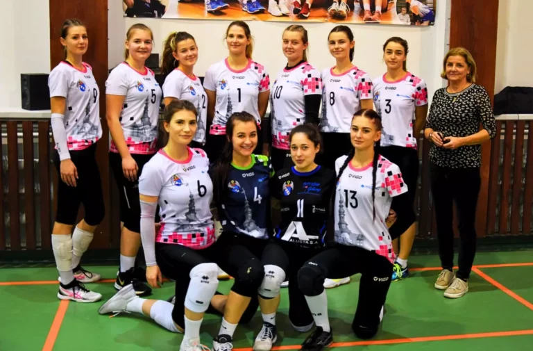 Siatkarska drużyna juniorek w nowych strojach od marki VIGO