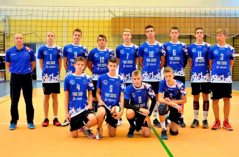 Siatkarze z Kujawsko-Pomorskiego podczas Turnieju Nadziei Olimpijskich 2016 chłopców w swoich strojach