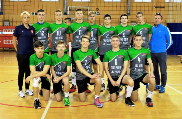 Stroje sportowe juniorskiej drużyny siatkarskiej grającego na Turnieju Nadziei Olimpijskich 2016