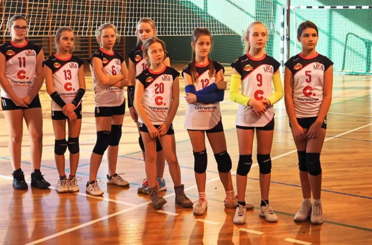 Juniorskie stroje siatkarskie z nadrukiem dla UKS Czerwonak